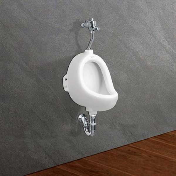 Nhà vệ sinh nhỏ nên sử dụng bồn tiểu treo tường 